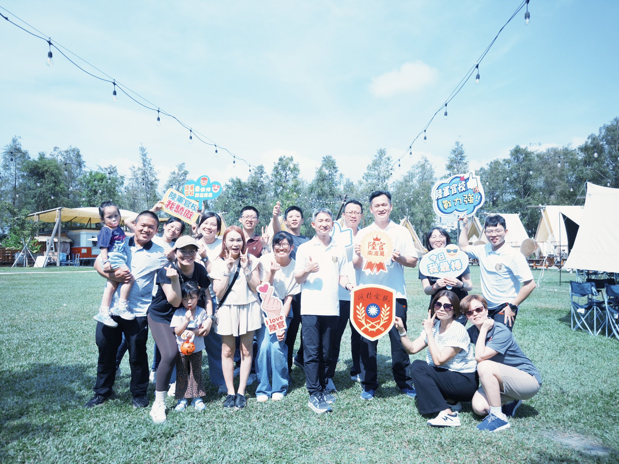 校長與大家合影10.jpg