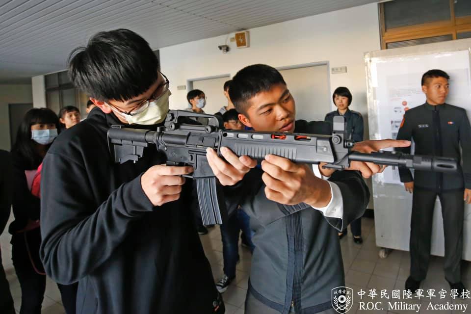 109年2月19日一日軍校生體驗活動.jpg