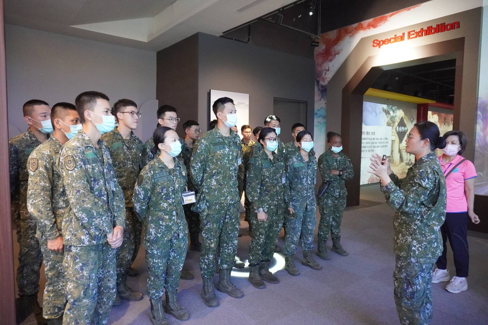 1140417通識參訪校史館2.jpg