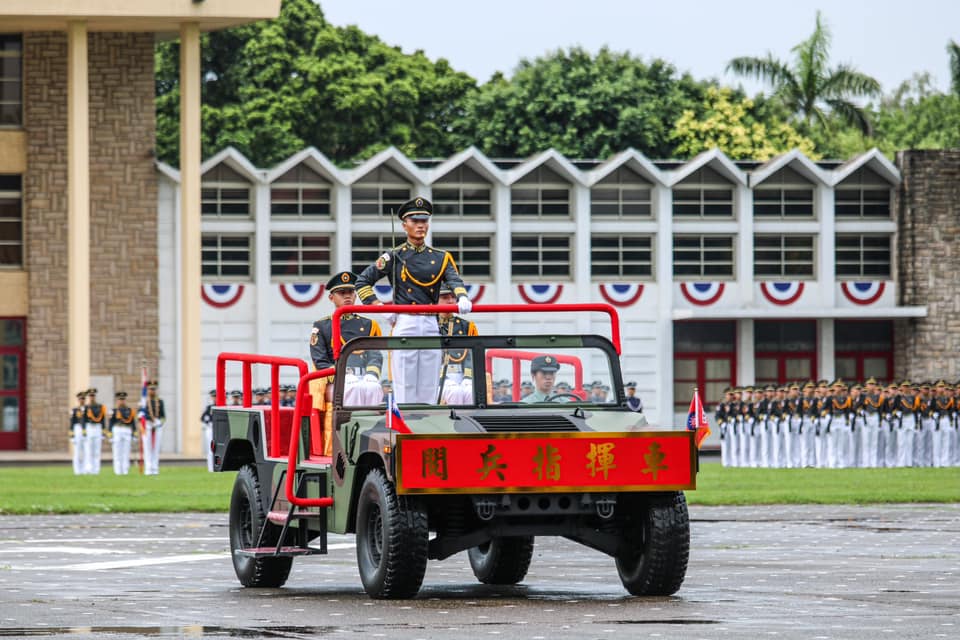 實習旅長閱兵指揮車.jpg