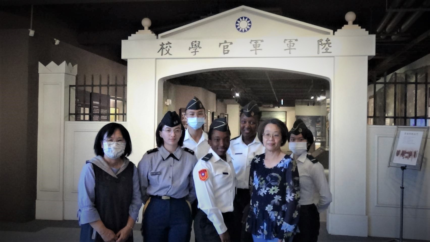 國際生校史館參訪2.jpg