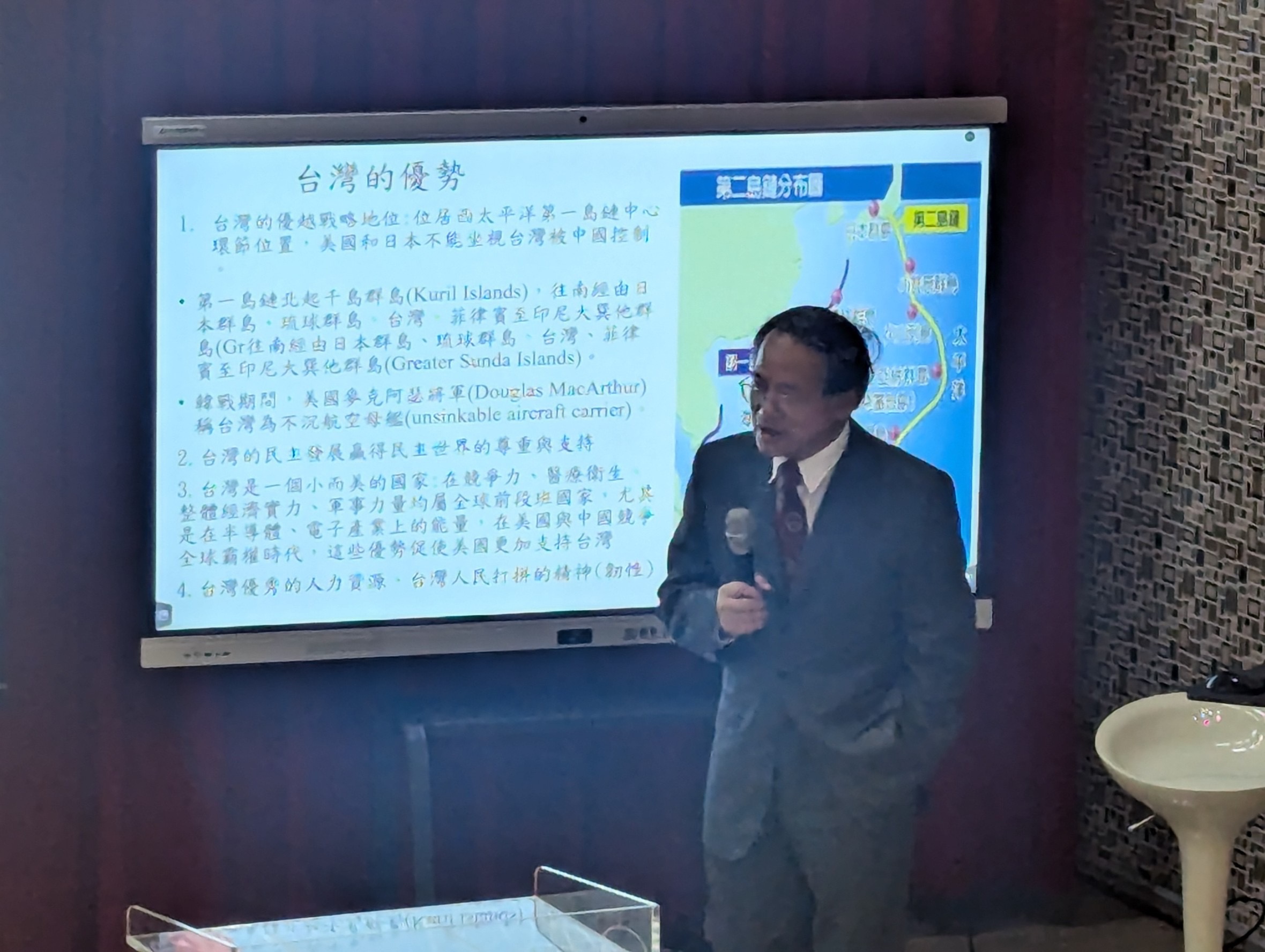 113年11月15日校外教學參訪中山大學05.JPG