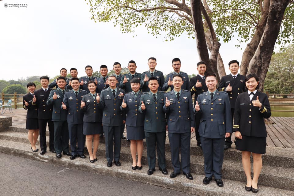 飛行常備軍官班第13期授證授階典禮