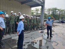 仁武廠許廠長解說場內設施動線及預拌混凝土製程.jpg
