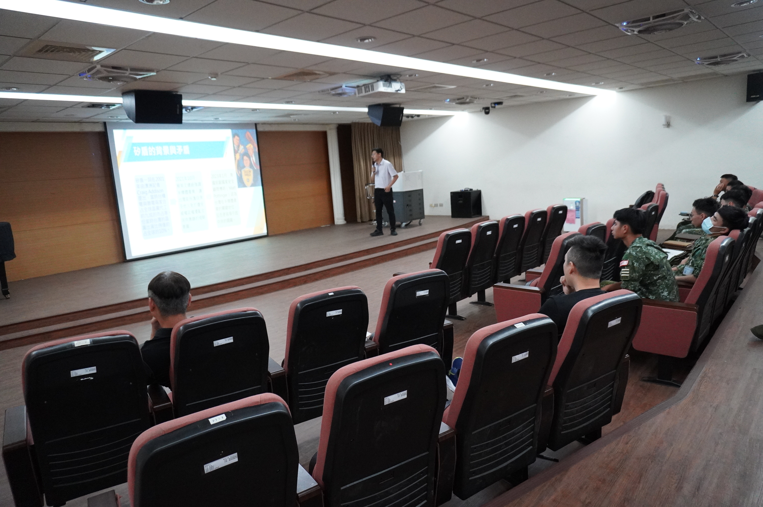 115年6月2日東吳大學政治系唐豪駿助理教授學術專題講演10.JPG