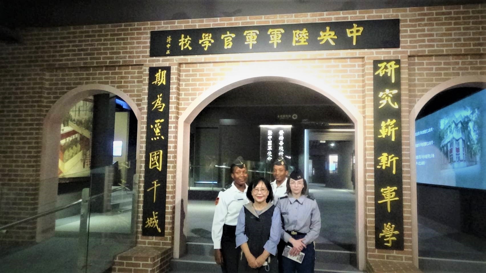 國際生校史館參訪4.jpg