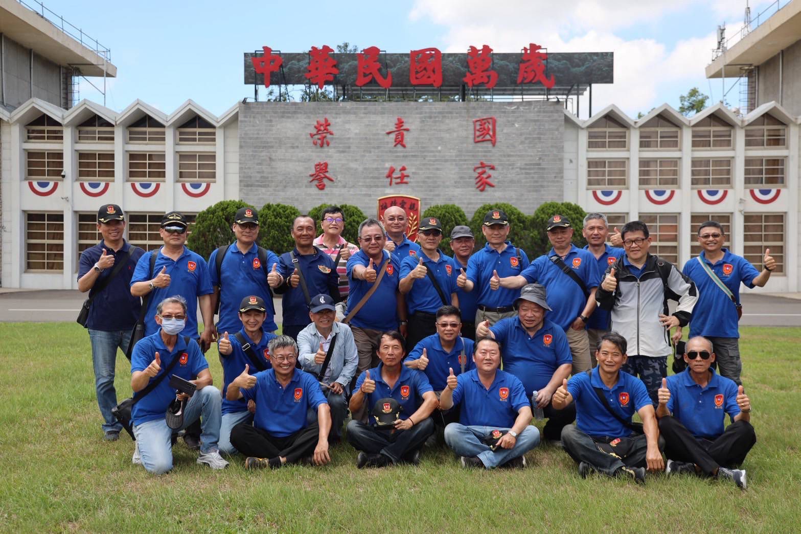 114年5月17日專科10期校友於校史館前合影.jpg
