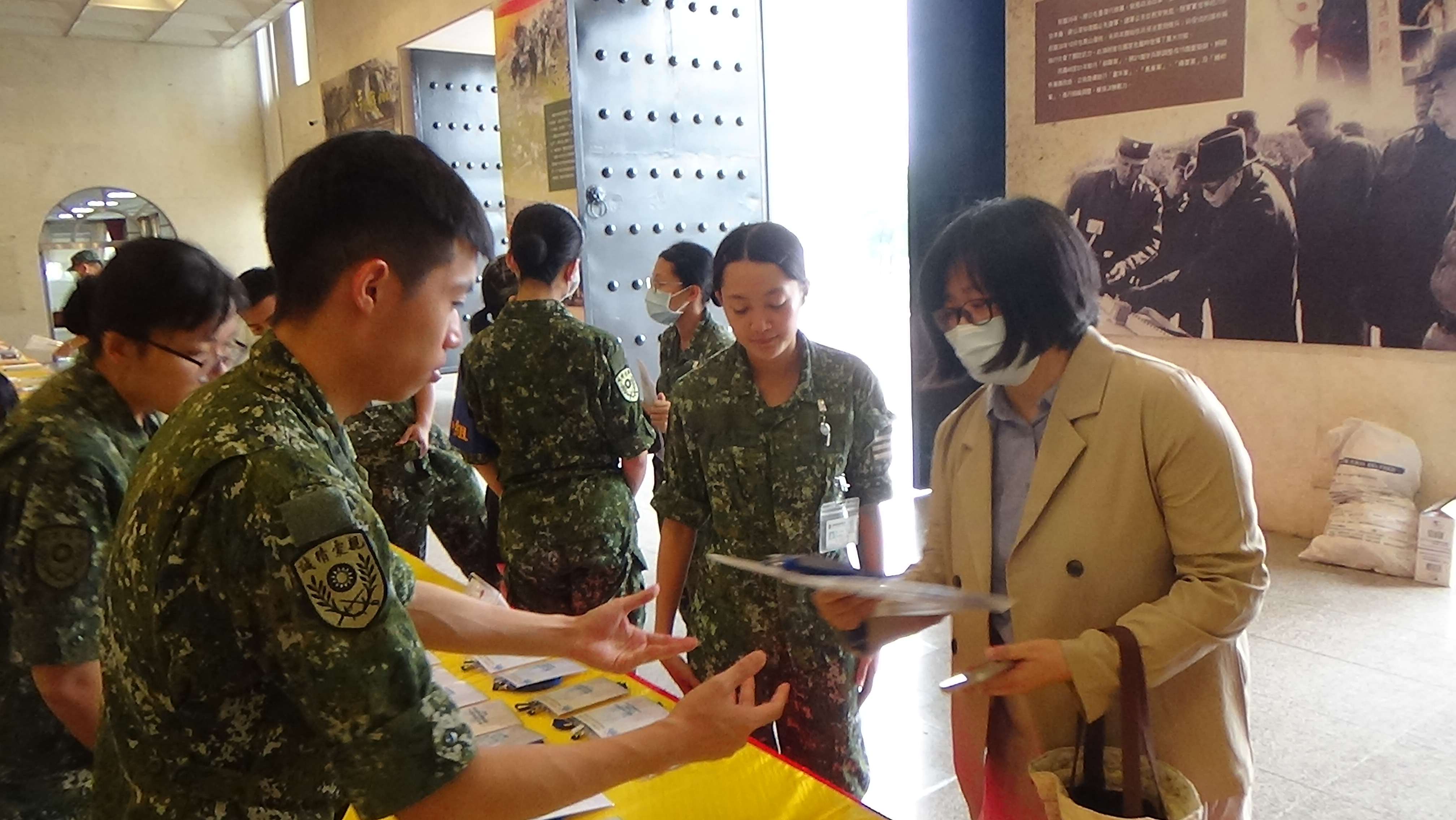 百年校慶學術研討會報到-2.JPG