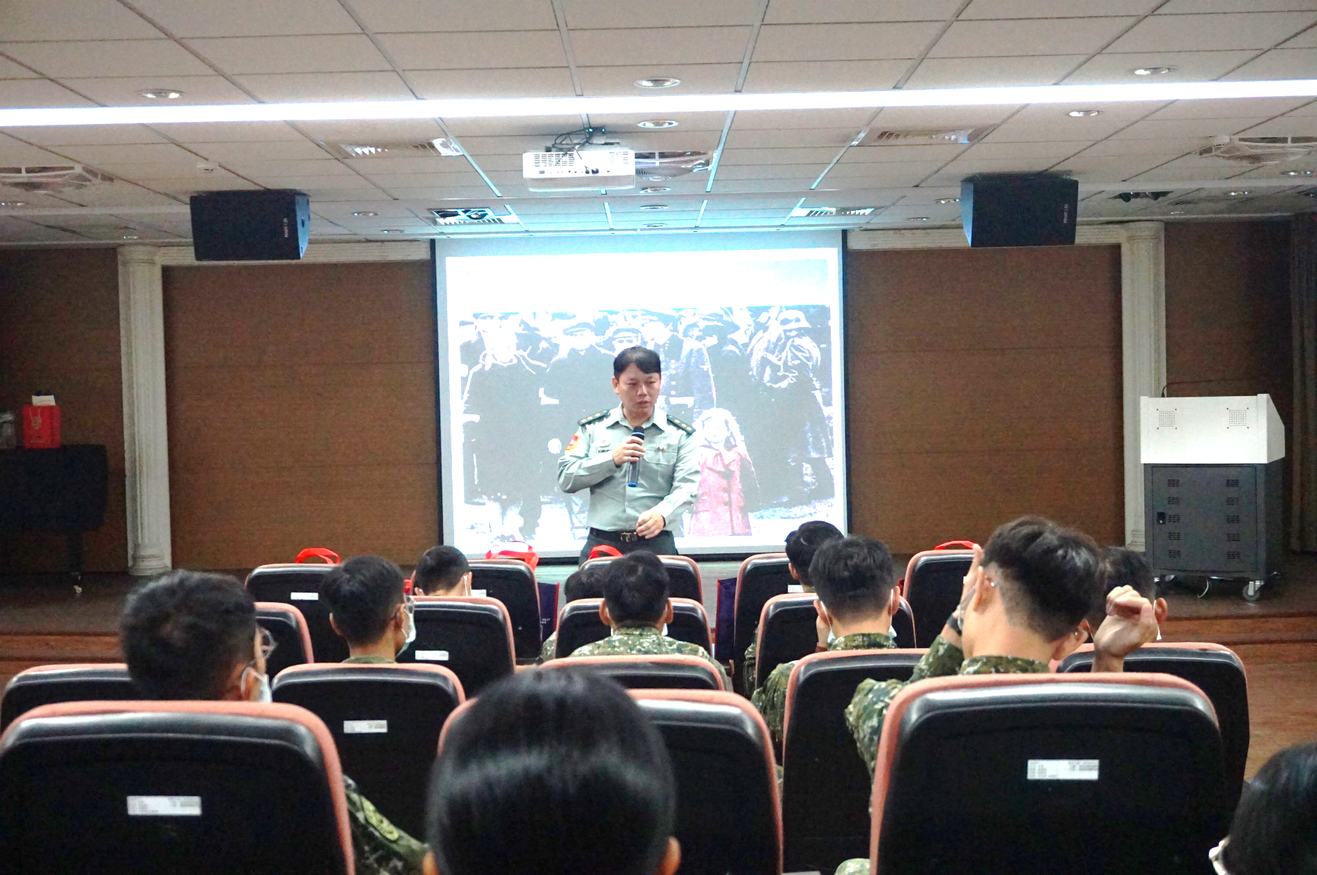 陸軍砲兵訓練指揮部莊志雄上校政戰主任學術專題講演15.png