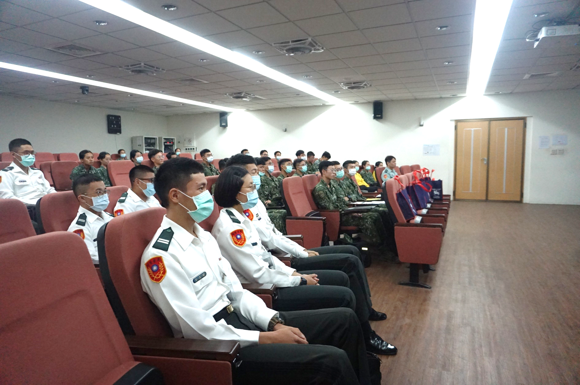 陸軍砲兵訓練指揮部莊志雄上校政戰主任學術專題講演16.png