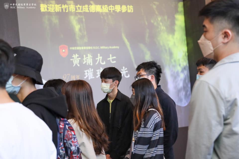 成德高中參訪.jpg