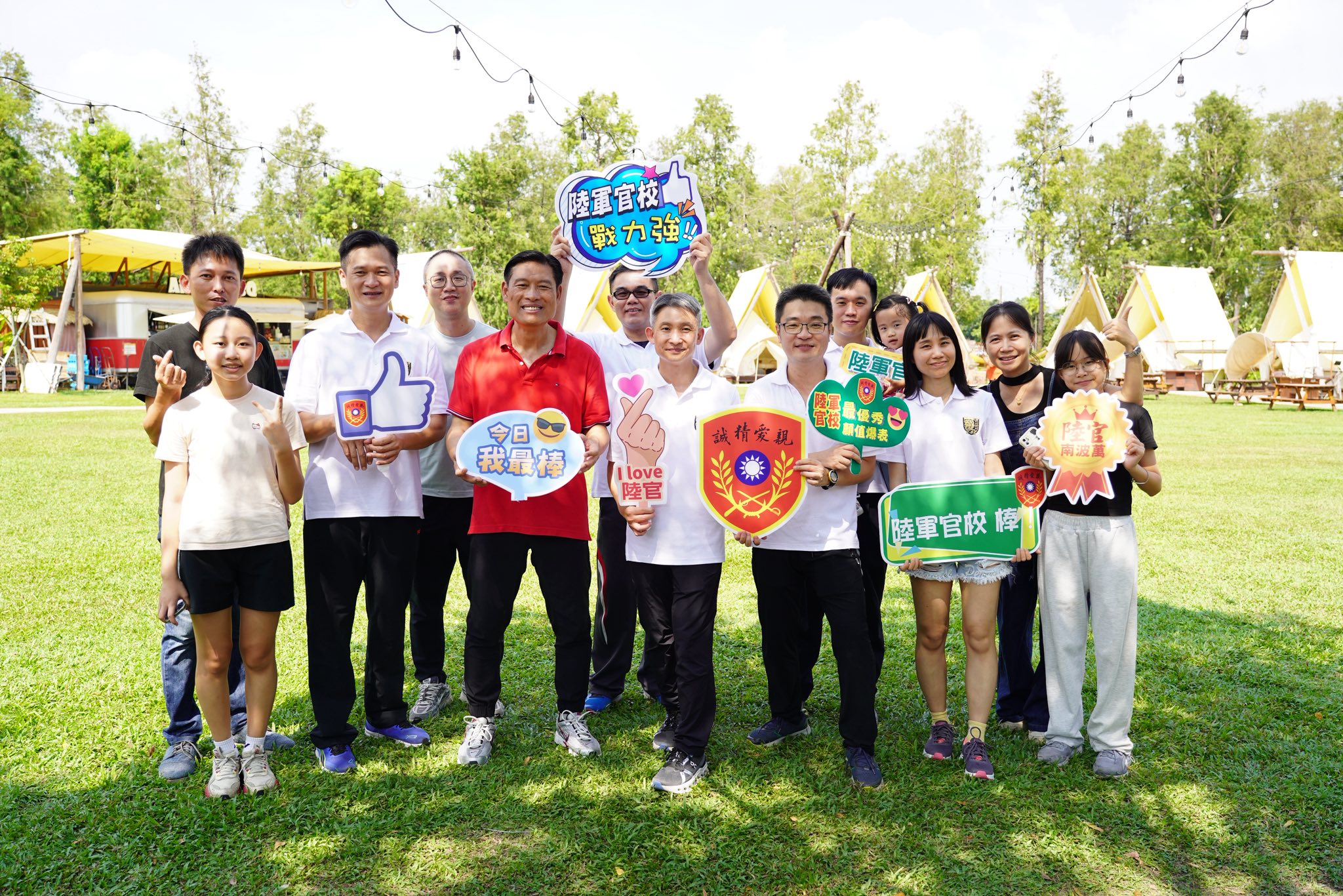 校長與大家合10.jpg