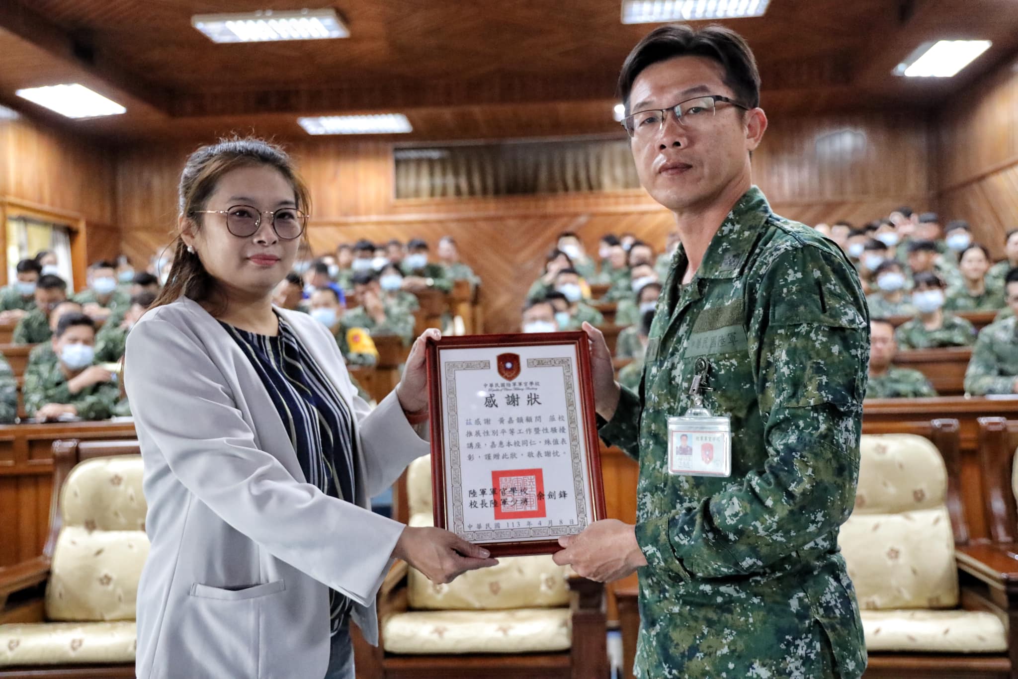處長與講師合影.jpg