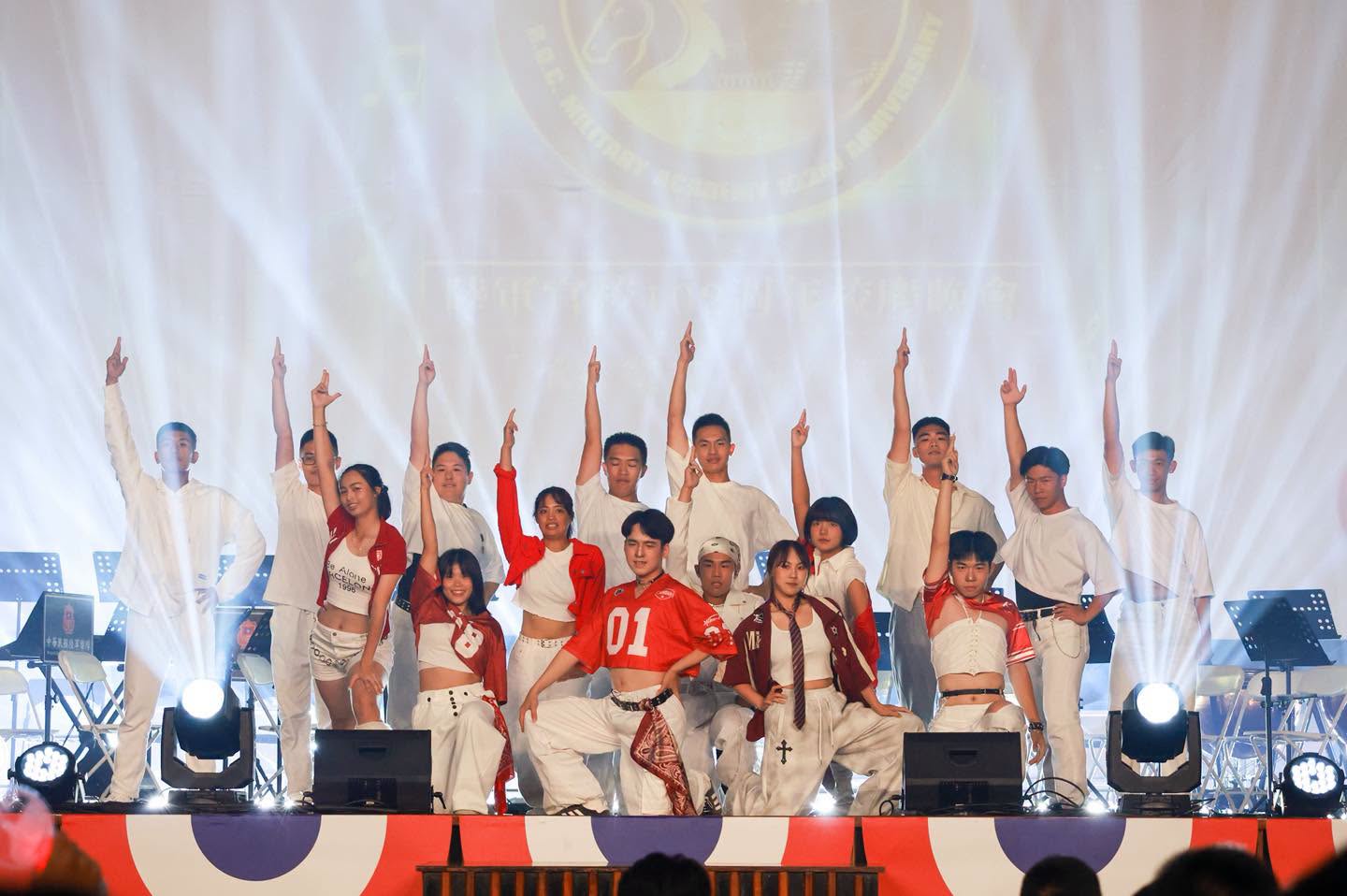熱舞社表演.jpg